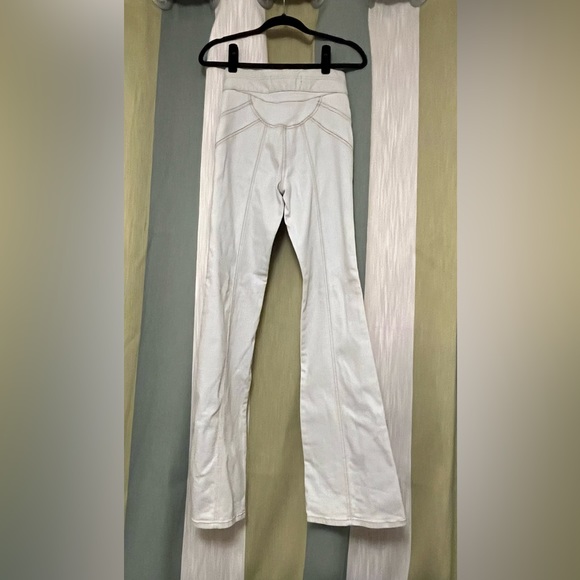 Veronica Beard Farrah jeans size 00. Never worn. 35” inseam. 11 inch high rise. - Picture 3 of 8